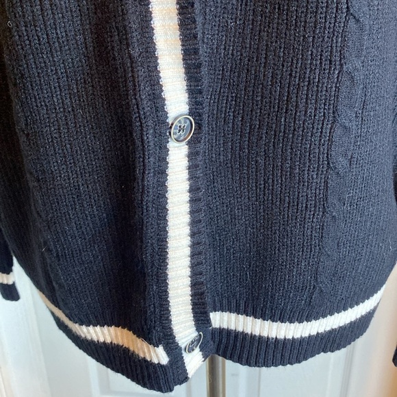 Black and White Cardigan Sweater V-Neck Button Front Closure sz XL. NWOT - Picture 3 of 7